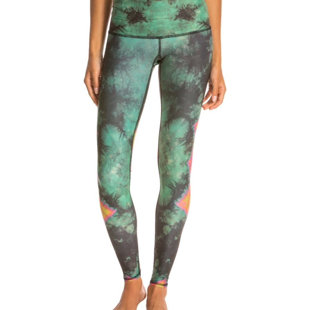 Teeki eagle feather green hot pants